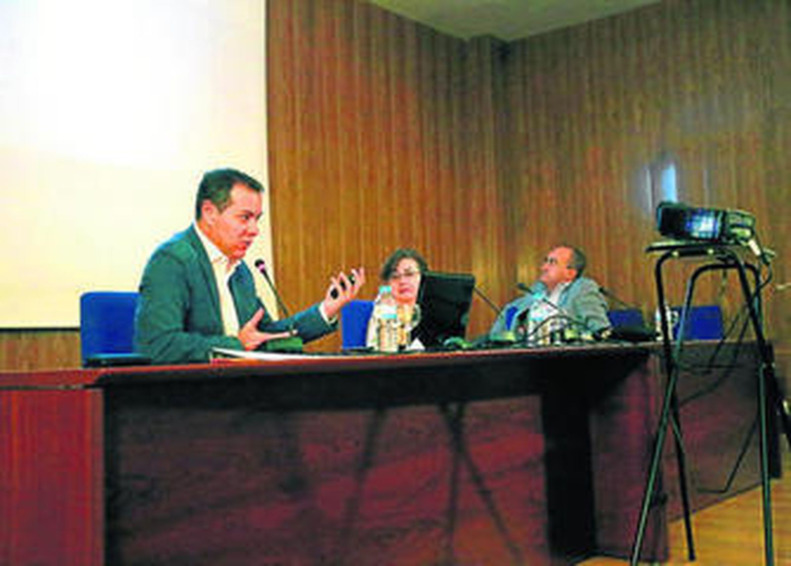 La charla de los Martes de la Academia se trasladó a la Fundación Rafael Alberti.