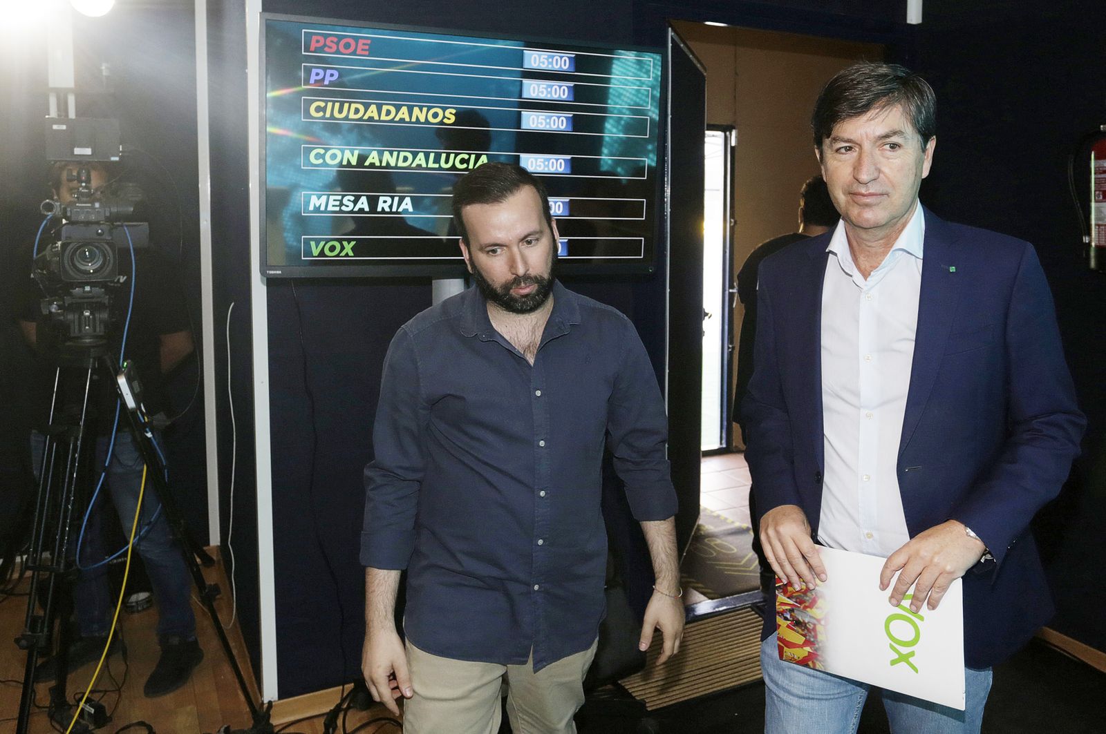 Elecciones Municipales Huelva 2023: Imágenes de la llegada de los candidatos al debate