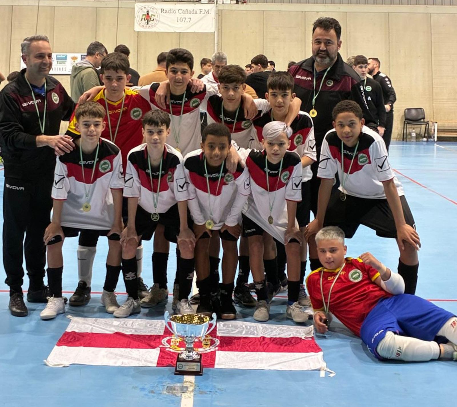 La selección almeriense Infantil posa con el título conseguido este pasado fin de semana en la localidad sevillana de Cañada del Rosal.