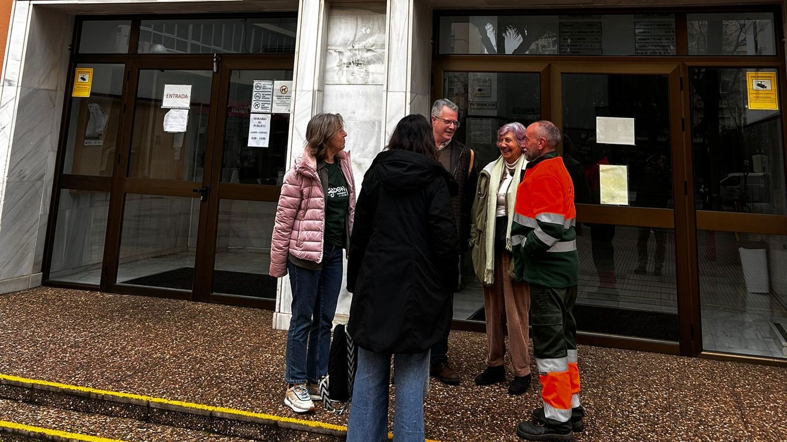 Los ecologistas, a las puertas de los Juzgados de Los Balbo.