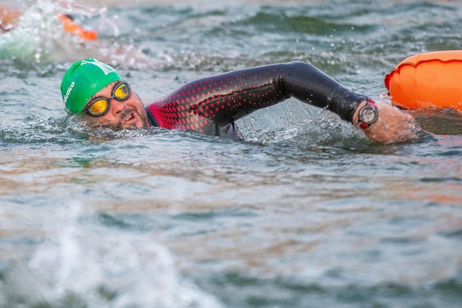 Triatlón a lo largo del Guadalquivir a beneficio de la Fundación Vicente Ferrer