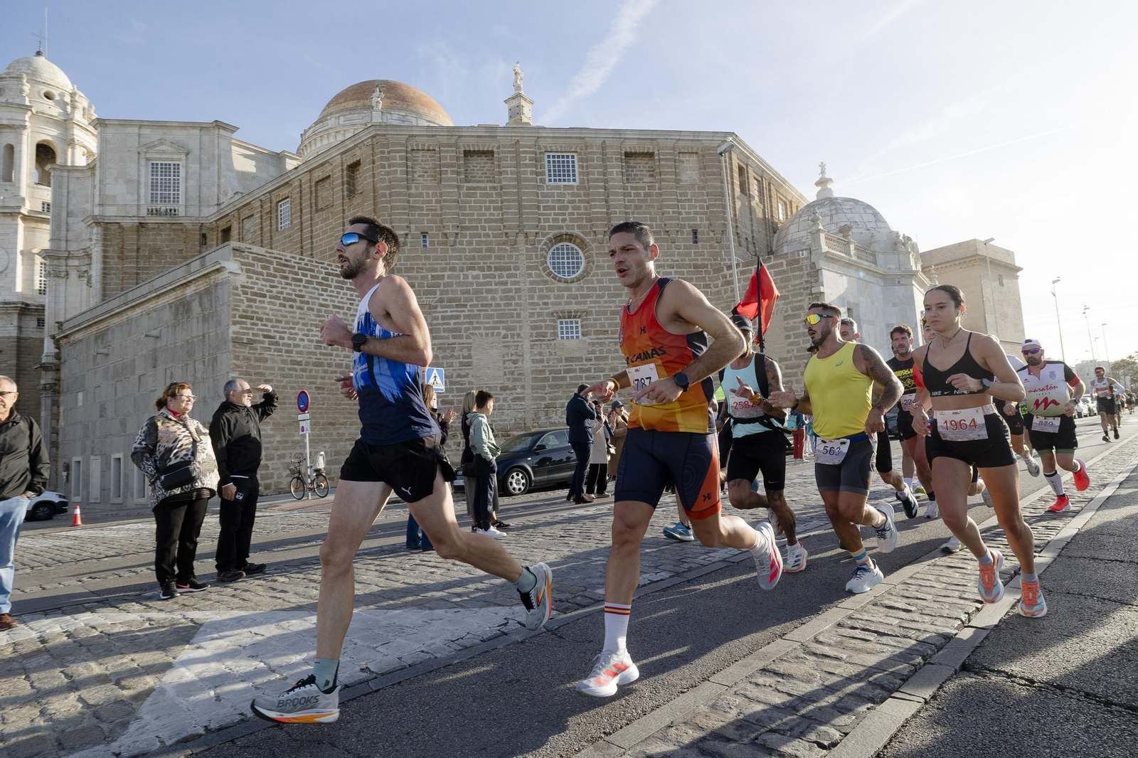 Búscate en las imágenes de la "II Media Maratón Ciudad de Cádiz"