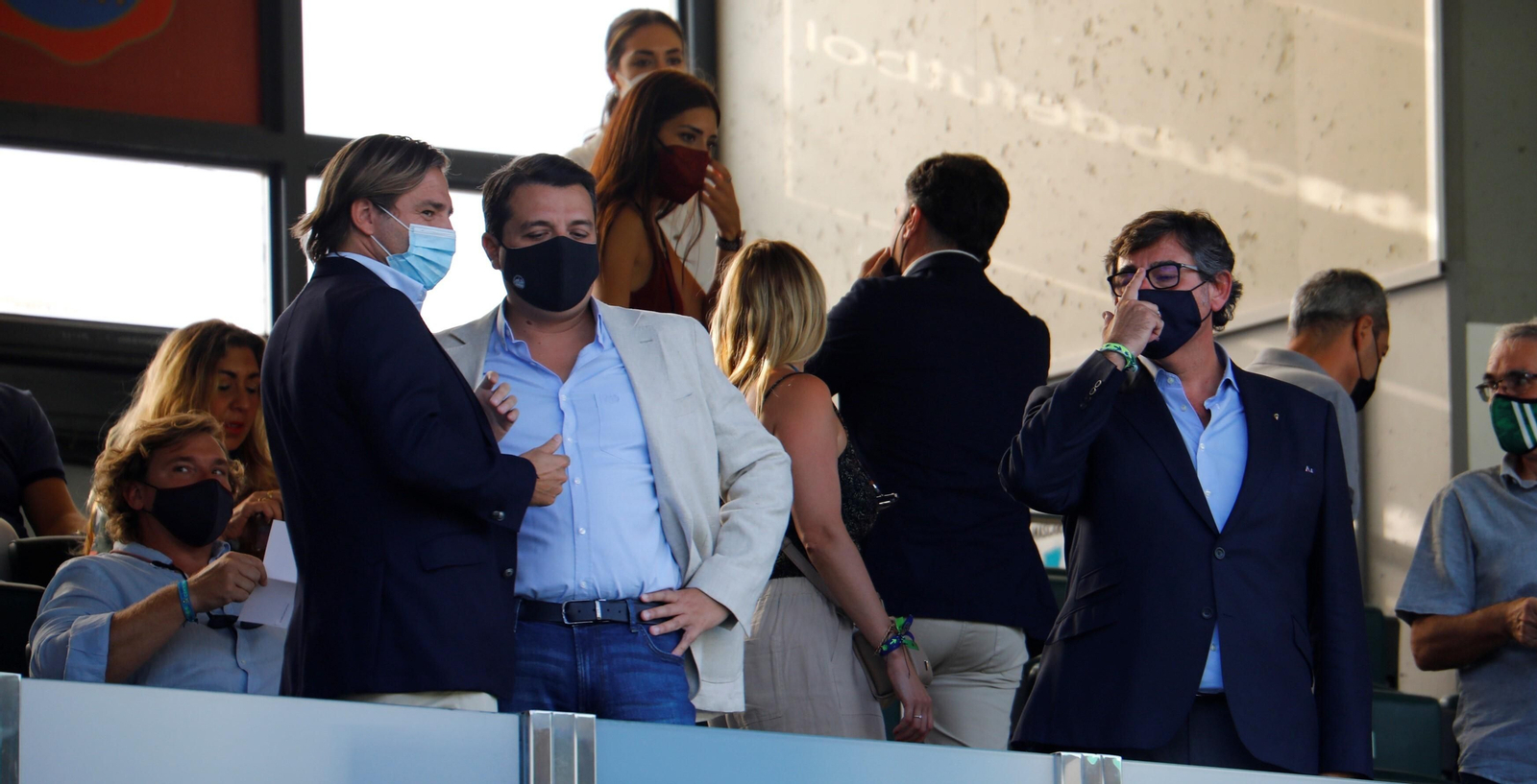 José María Bellido, alcalde de Córdoba, en el palco de El Arcángel.