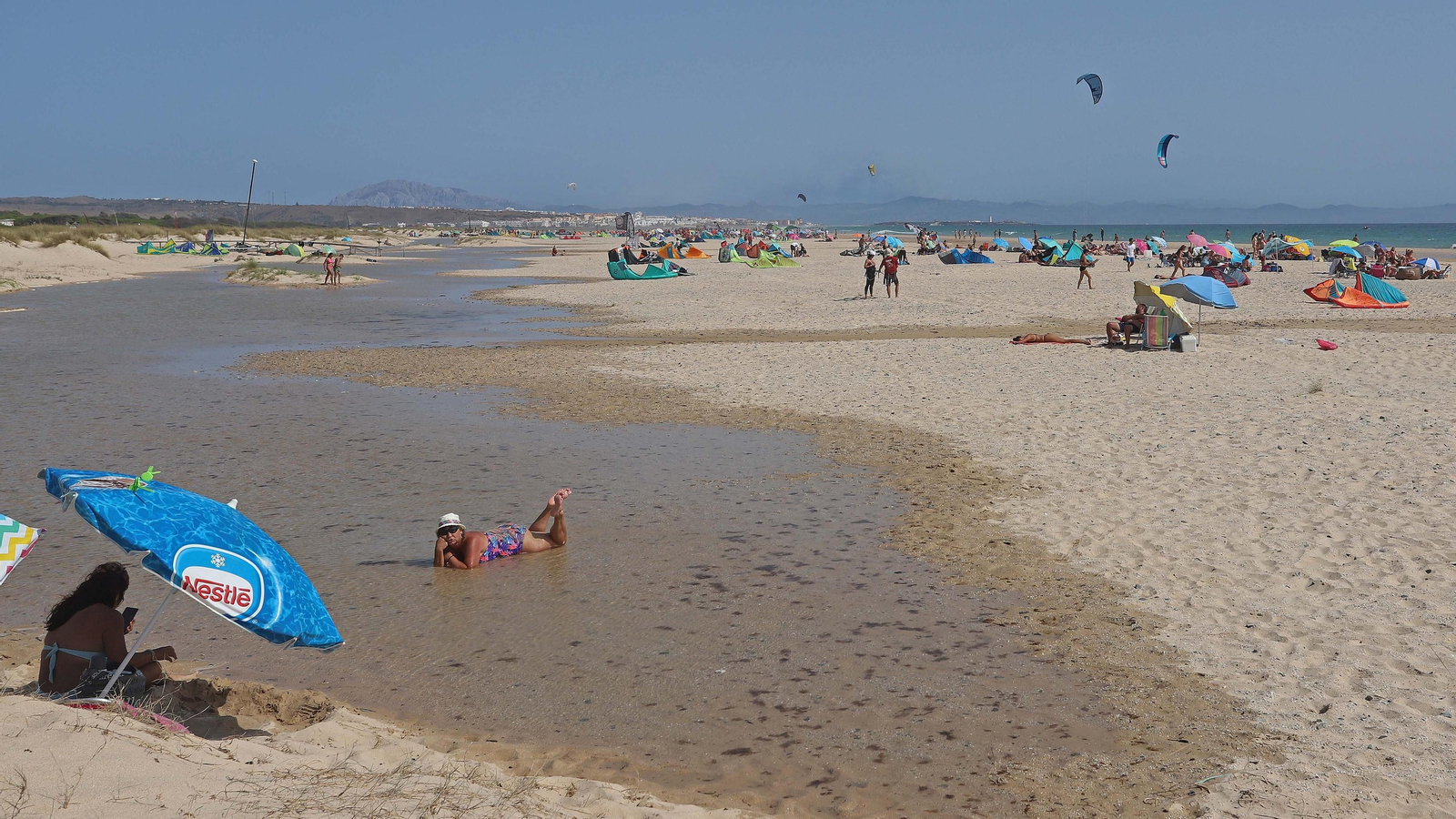 El calor llenas la playas el primer fin de semana de agosto