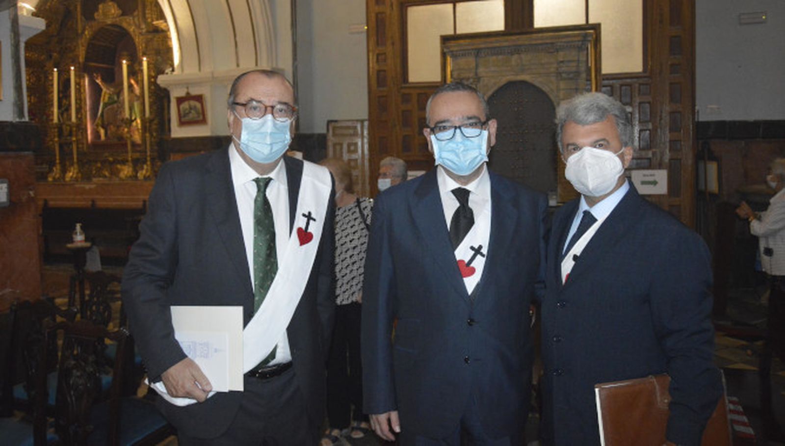 José María Otero, Francisco Orgambides y Francisco Arenas, tras finalizar la ceremonia religiosa.