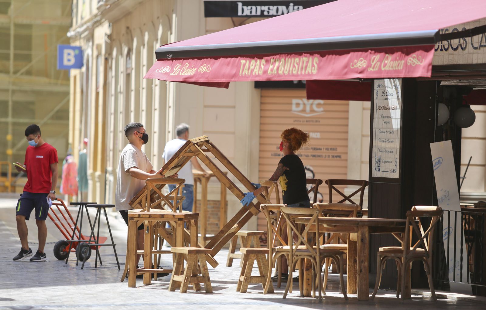 Fotos de los bares de Málaga, todavía a medio gas, en la recta final de la fase 3