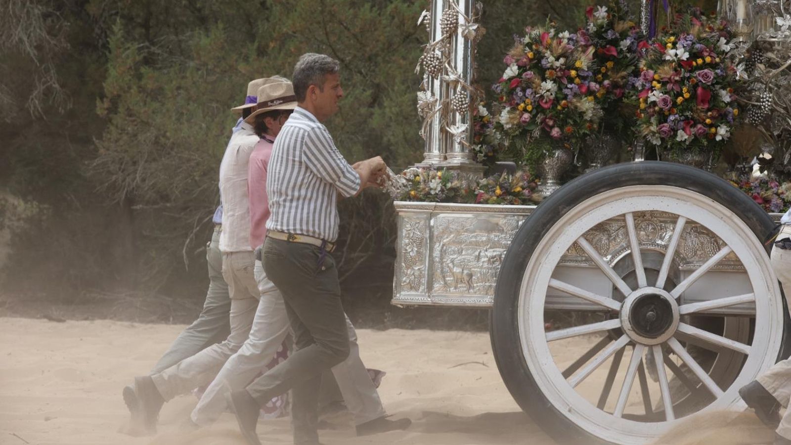 Romeros jerezanos, haciendo el camino tras el Simpecado.