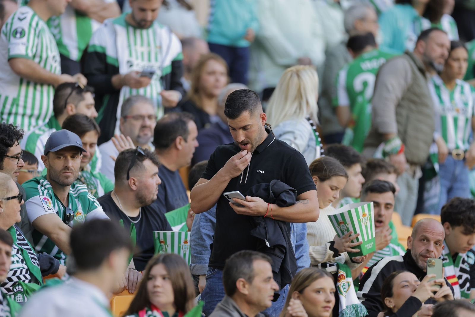 Búscate en las fotos del Betis - Sevilla