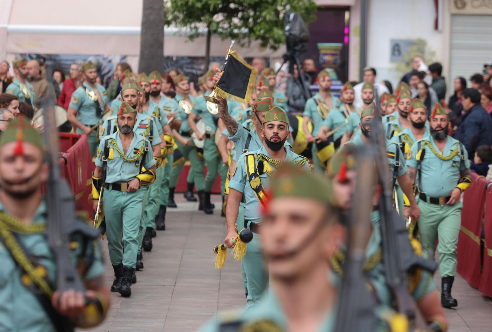Fotos del Lunes Santo en Algeciras: Desfile de la Legión