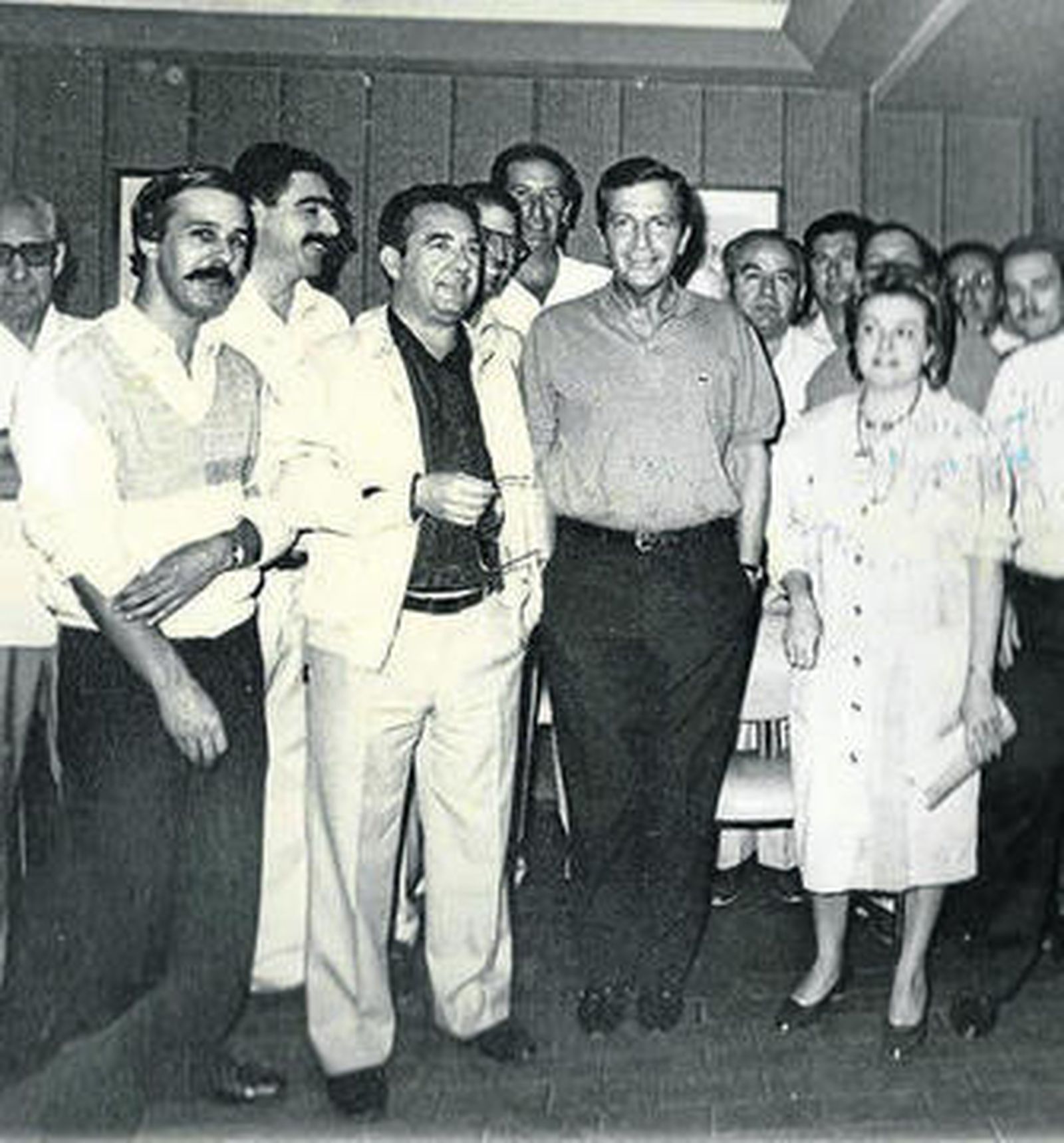 Suárez, en una de sus visitas a la localidad de la Vega.