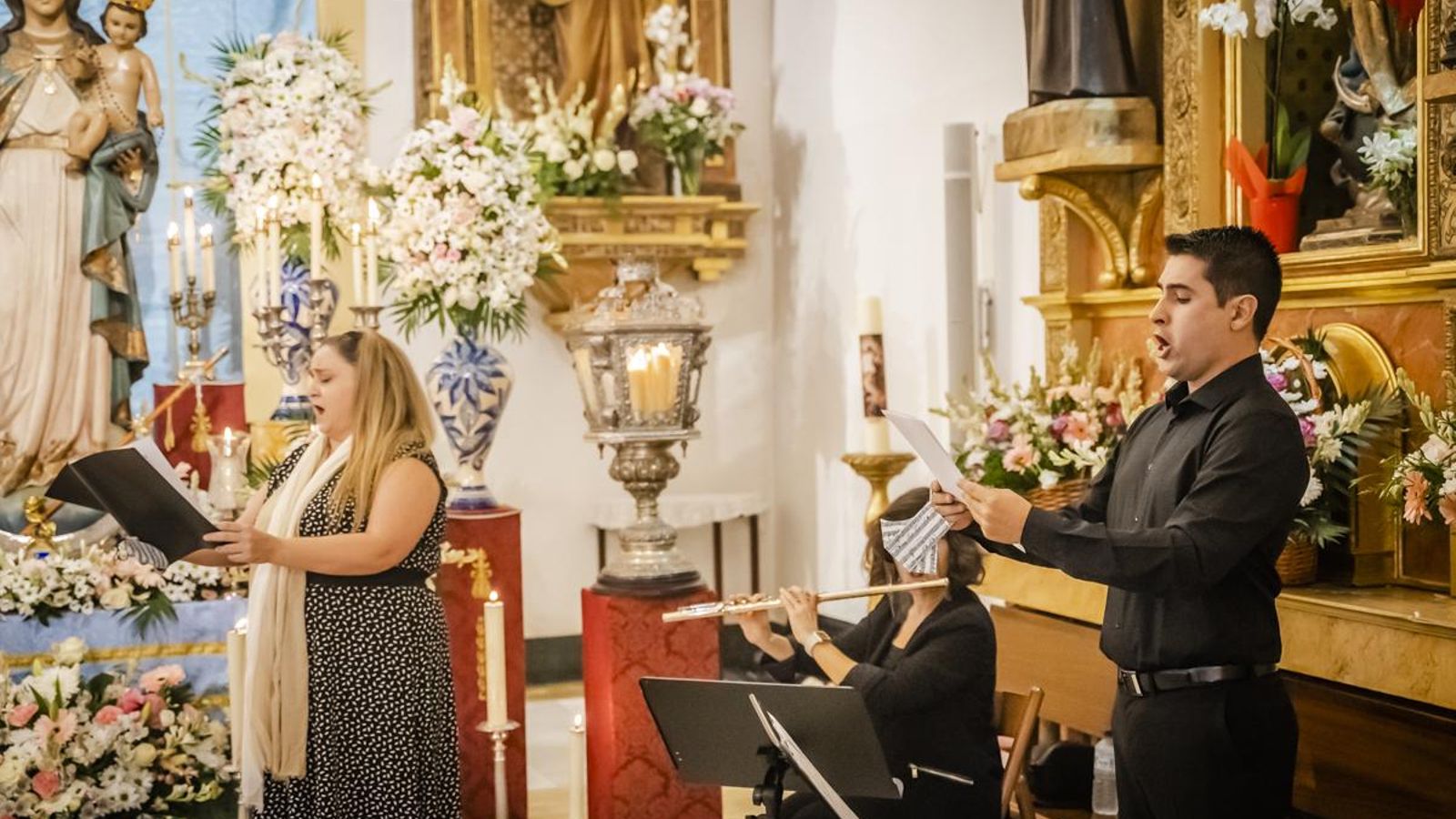 Fue una misa cantada por profesores de la Escuela de Música.