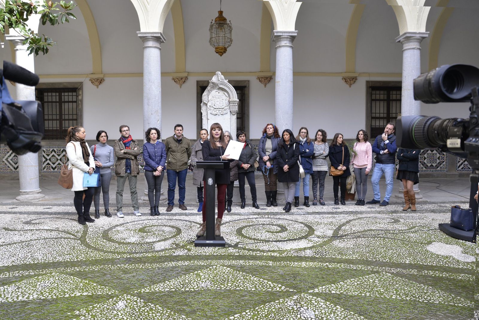 La concejal de Derechos Sociales junto a miembros de las entidades