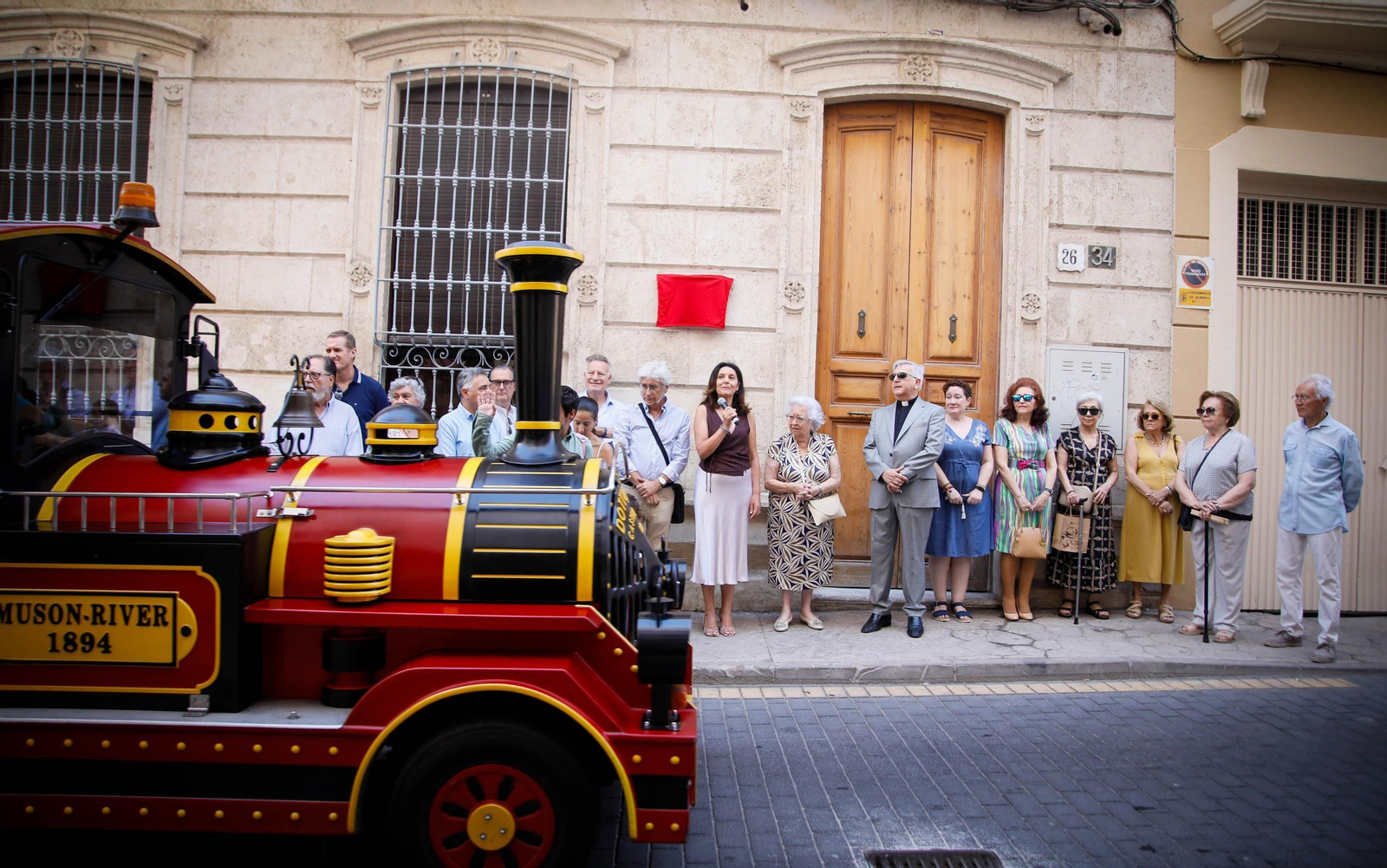 La Asociación de Vecinos del Casco Histórico inaugura una placa en homenaje al periodista Juan Martínez Martín 'Volapié'