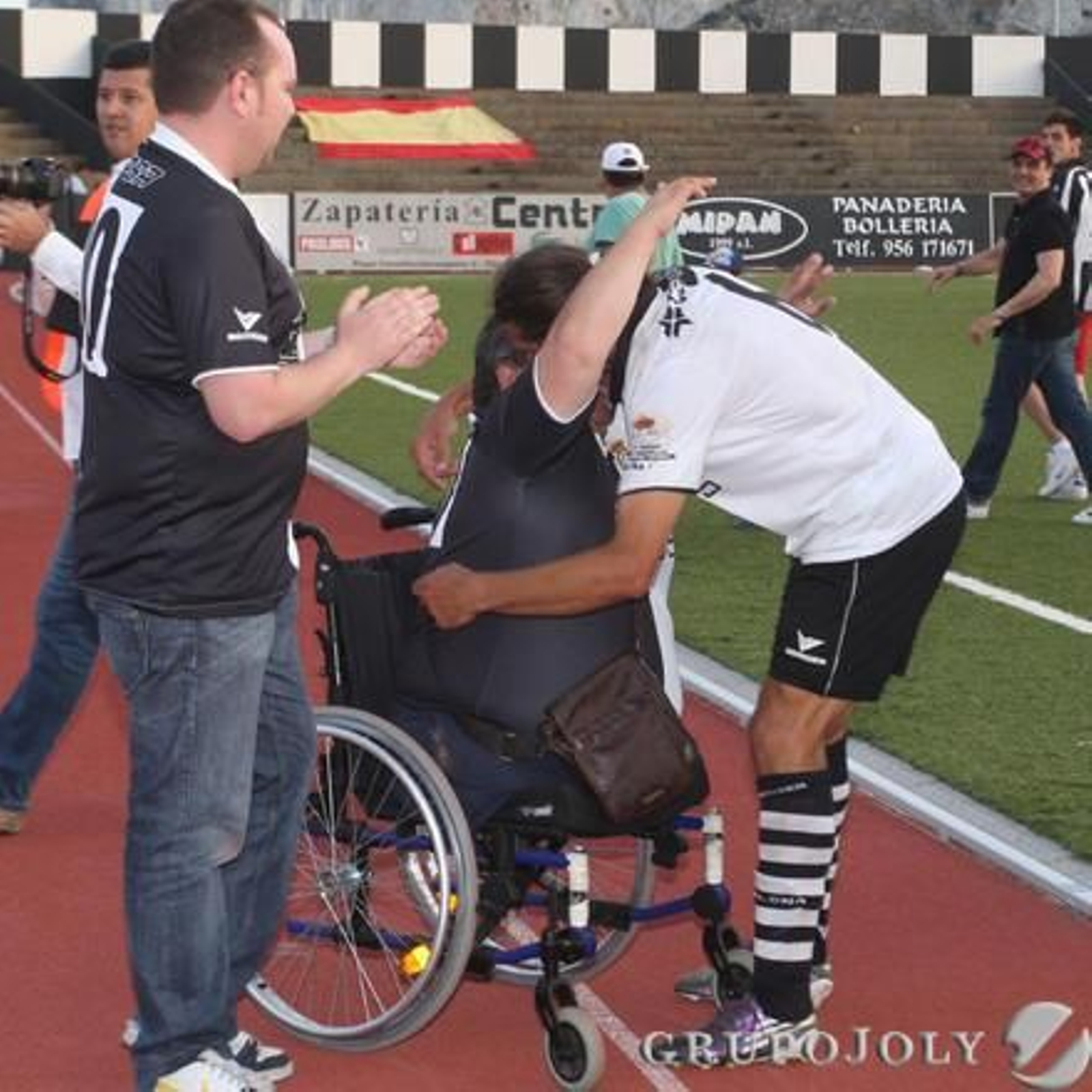 La Balona saca a relucir su calidad para dar un vuelco al resultado con un hombre menos.

Foto: Paco Guerrero