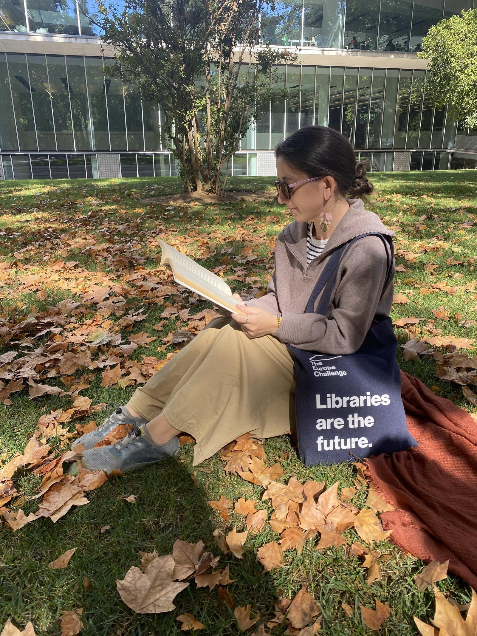 Lectora en los Jardines de la Agricultura