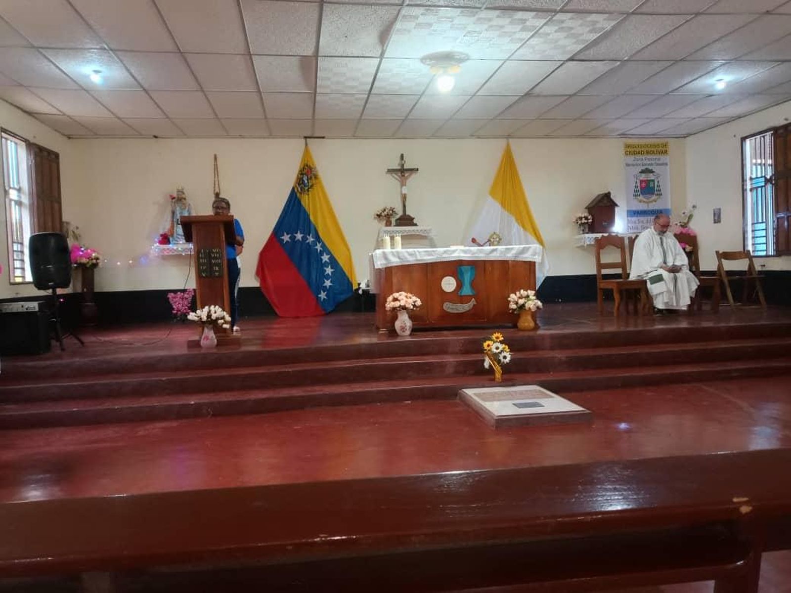 Juan Manuel Barreiro imparte misa en Venezuela el día del asalto militar en que se capturó a Maduro.