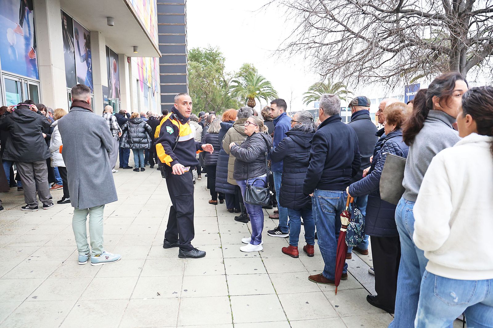 Fotografías del ambiente previo a la Misa funeral por las víctimas del accidente ferroviario