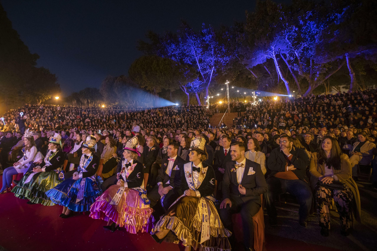El auditorio del parque Almirante Laulhé, anoche, al comenzar el pregón.