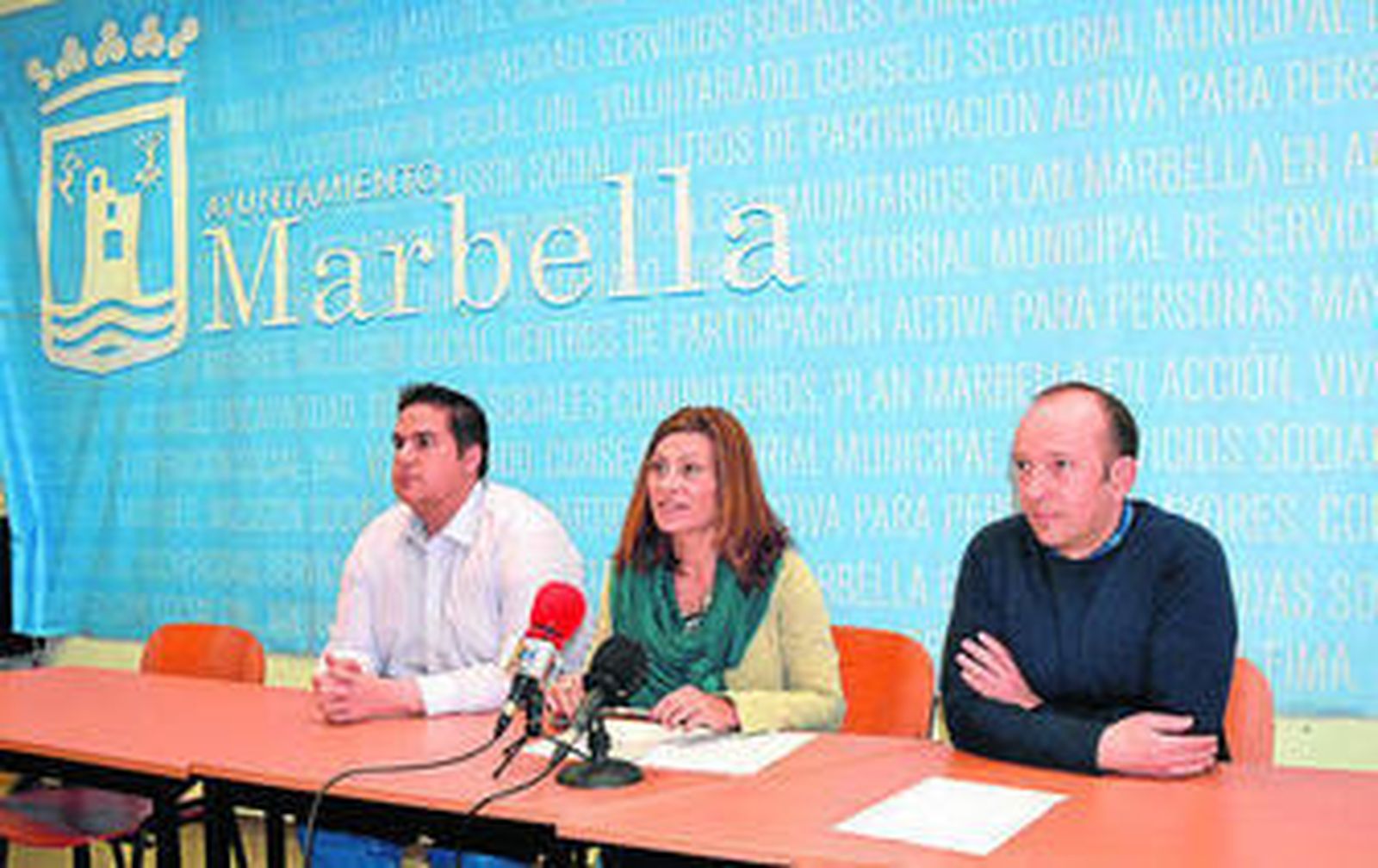 El edil de Juventud, Manuel García, junto con la concejala de Derechos Sociales.