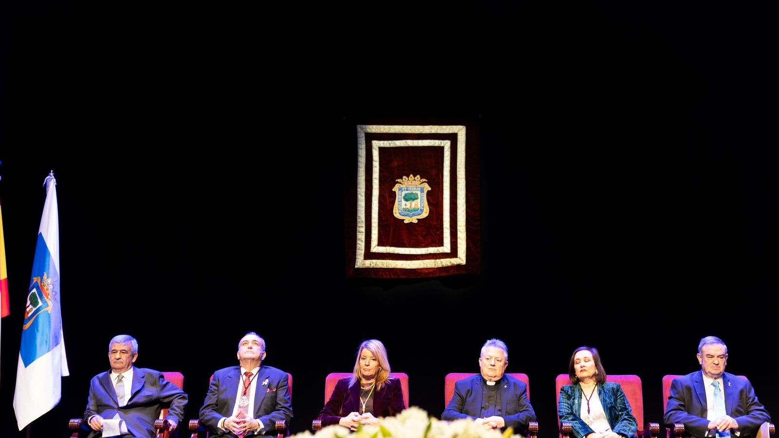 Autoridades que han disfrutado del pregón, encabezadas por Pilar Miranda.