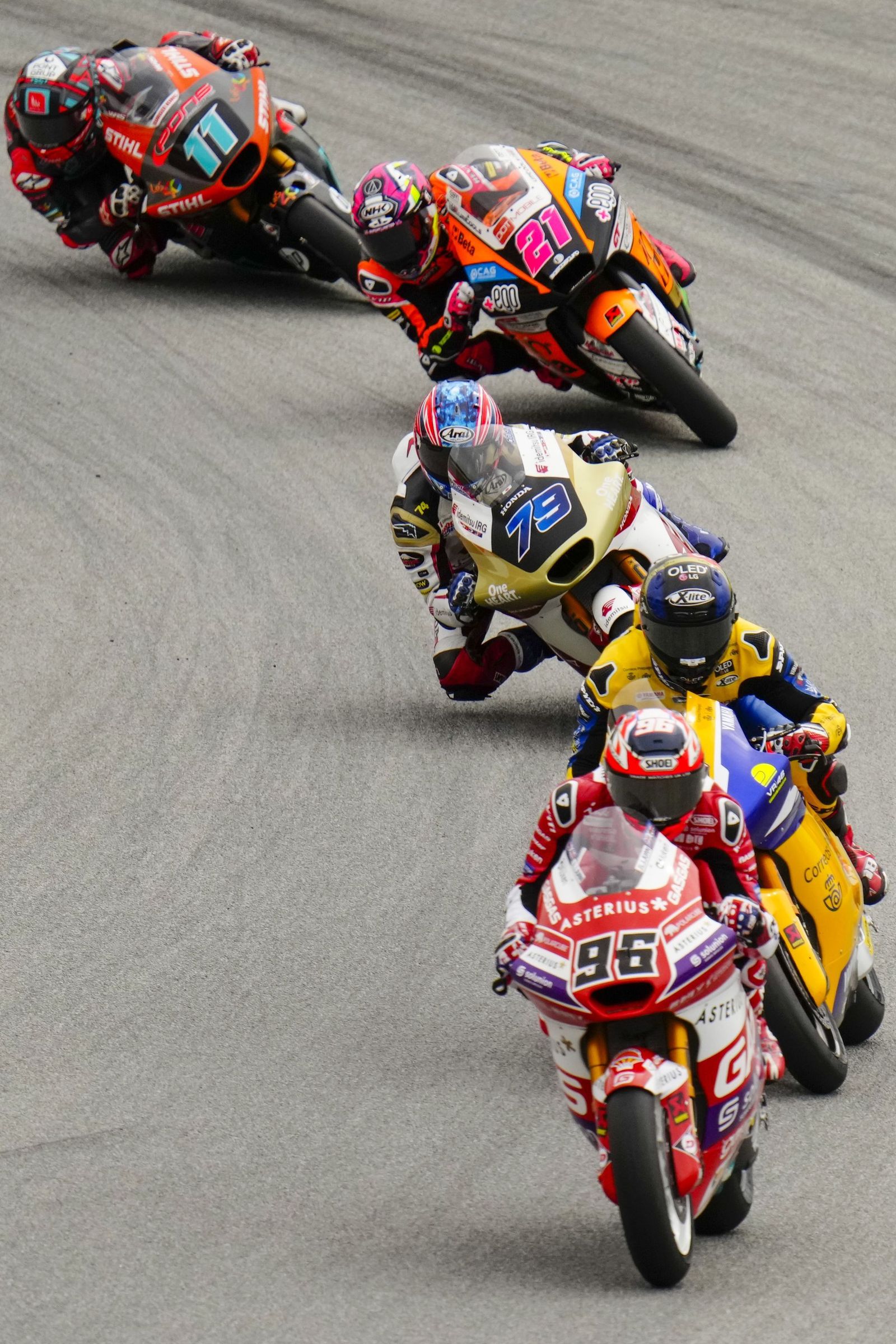 Las cariñosas fotos de Piqué, Clara Chía en el Mundial de Motos en Montmeló