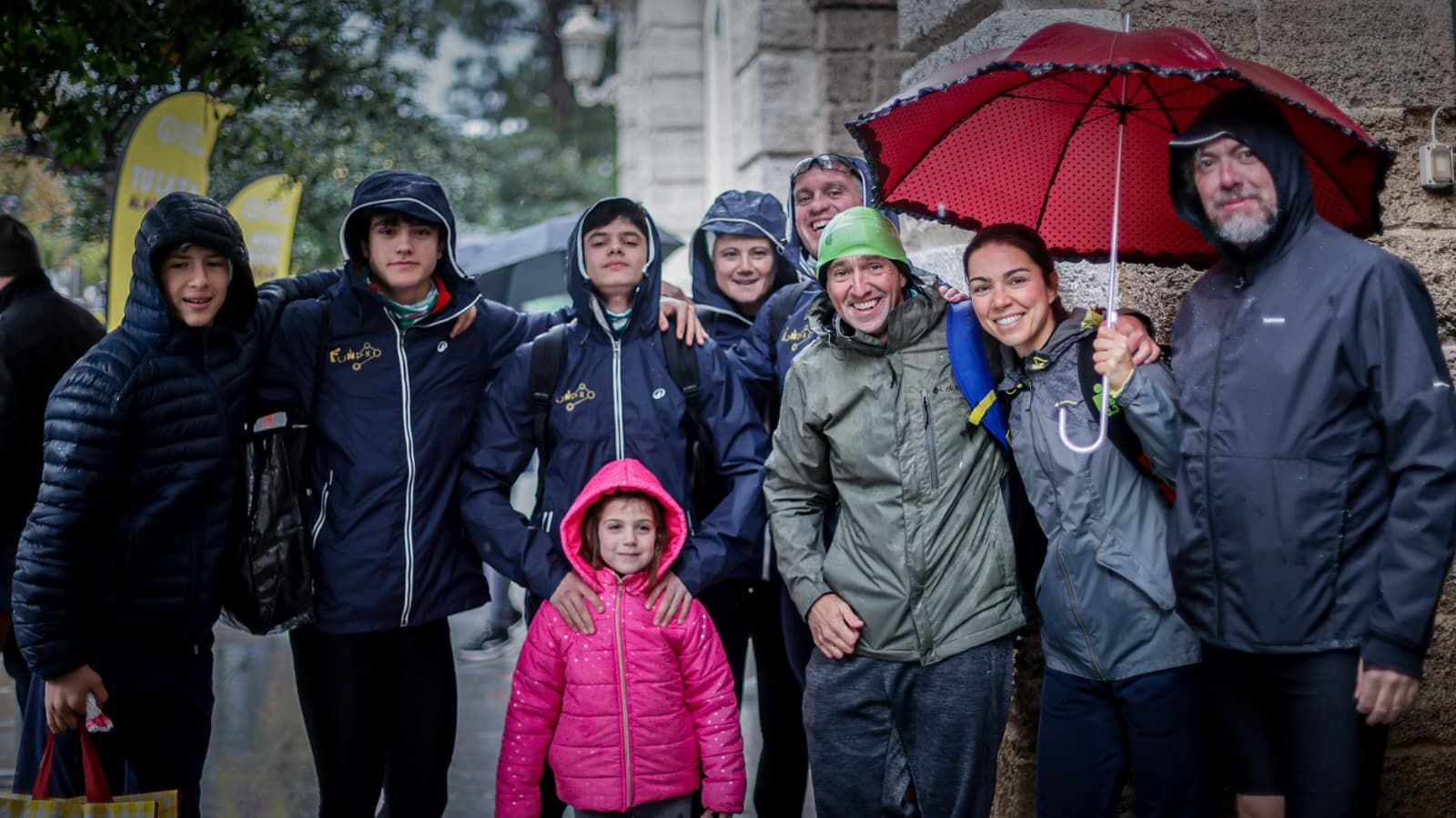 Un grupo de corredores que intentaron, sin suerte, realizar la carrera.