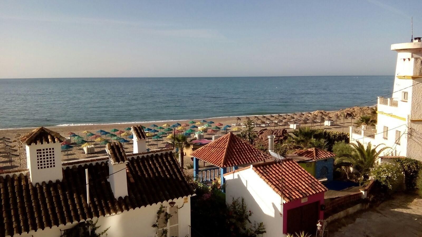 La playa de Carvajal tiene un pie en Fuengirola y otro en Benalmádena. La playa de Carvajal tiene un pie en Fuengirola y otro en Benalmádena.