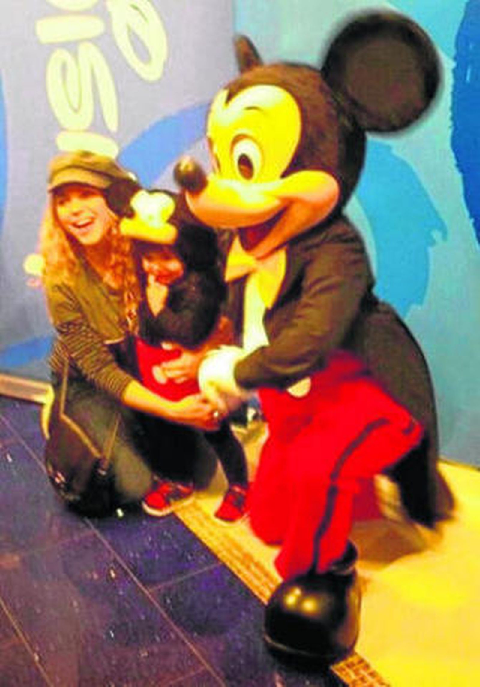 Disneyland Paris se niega a prestar a Mickey a Shakira