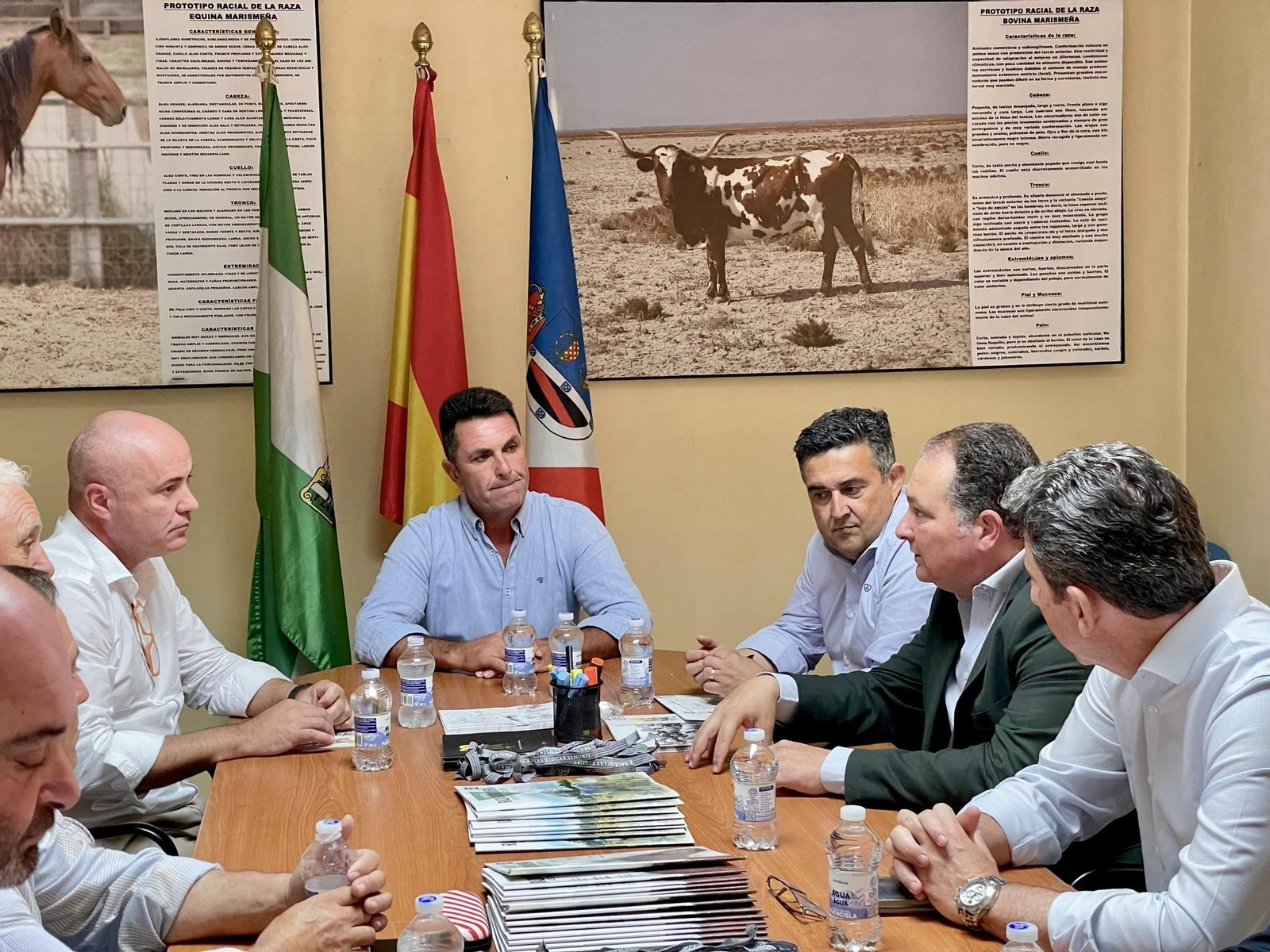 Reunión entre el PP de Huelva y la Asociación Nacional de Criadores de Ganado Marismeño.