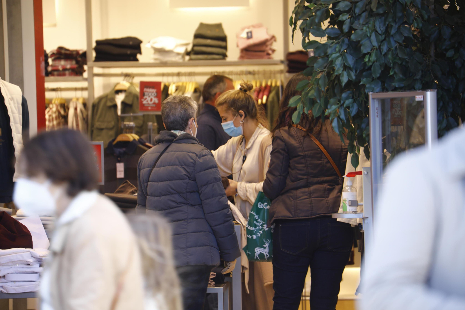 Arranca la jornada de compras navideñas en Córdoba, en imágenes