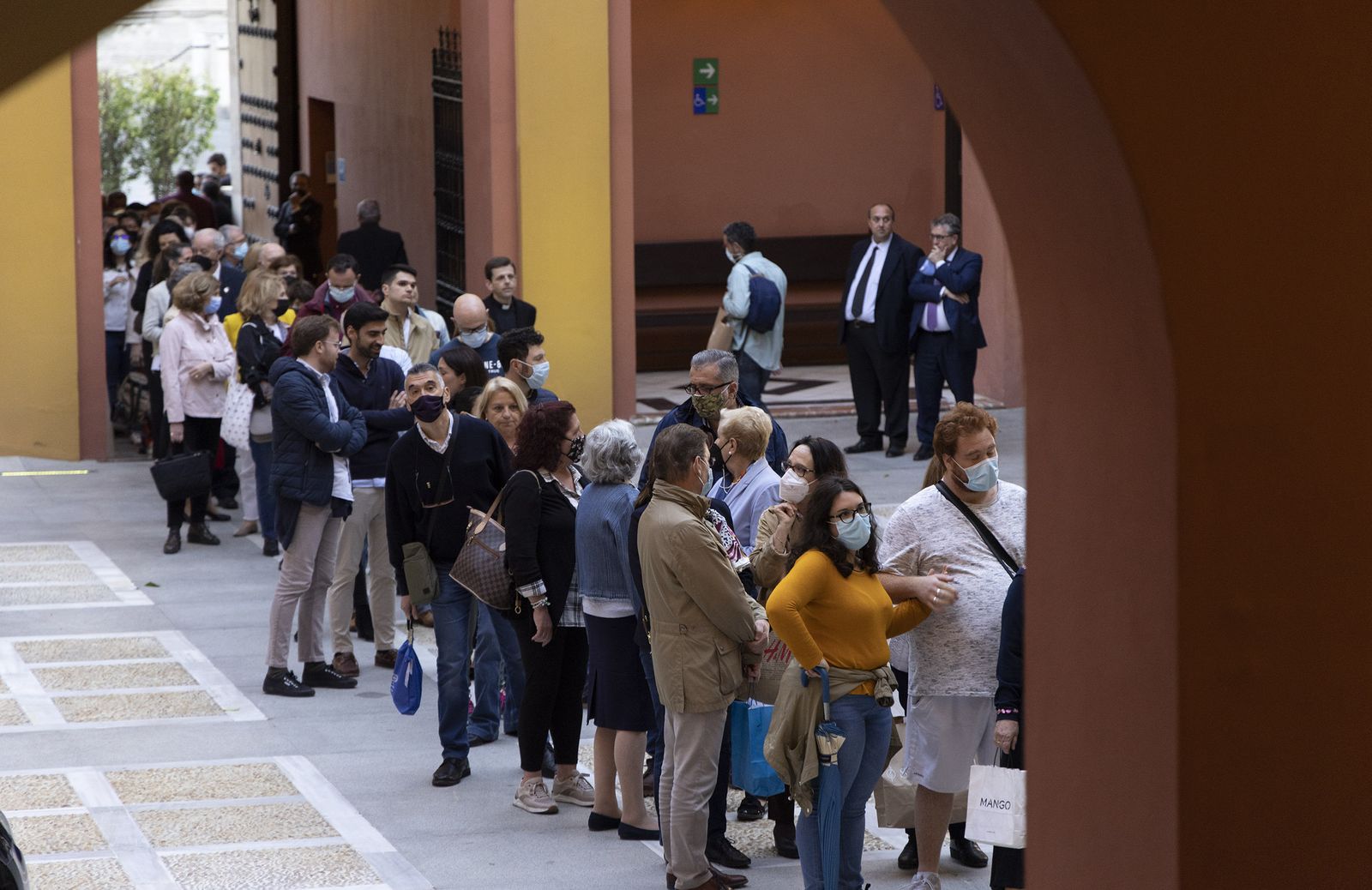 El velatorio del cardenal Carlos Amigo en el Palacio Arzobispal, todas las imágenes