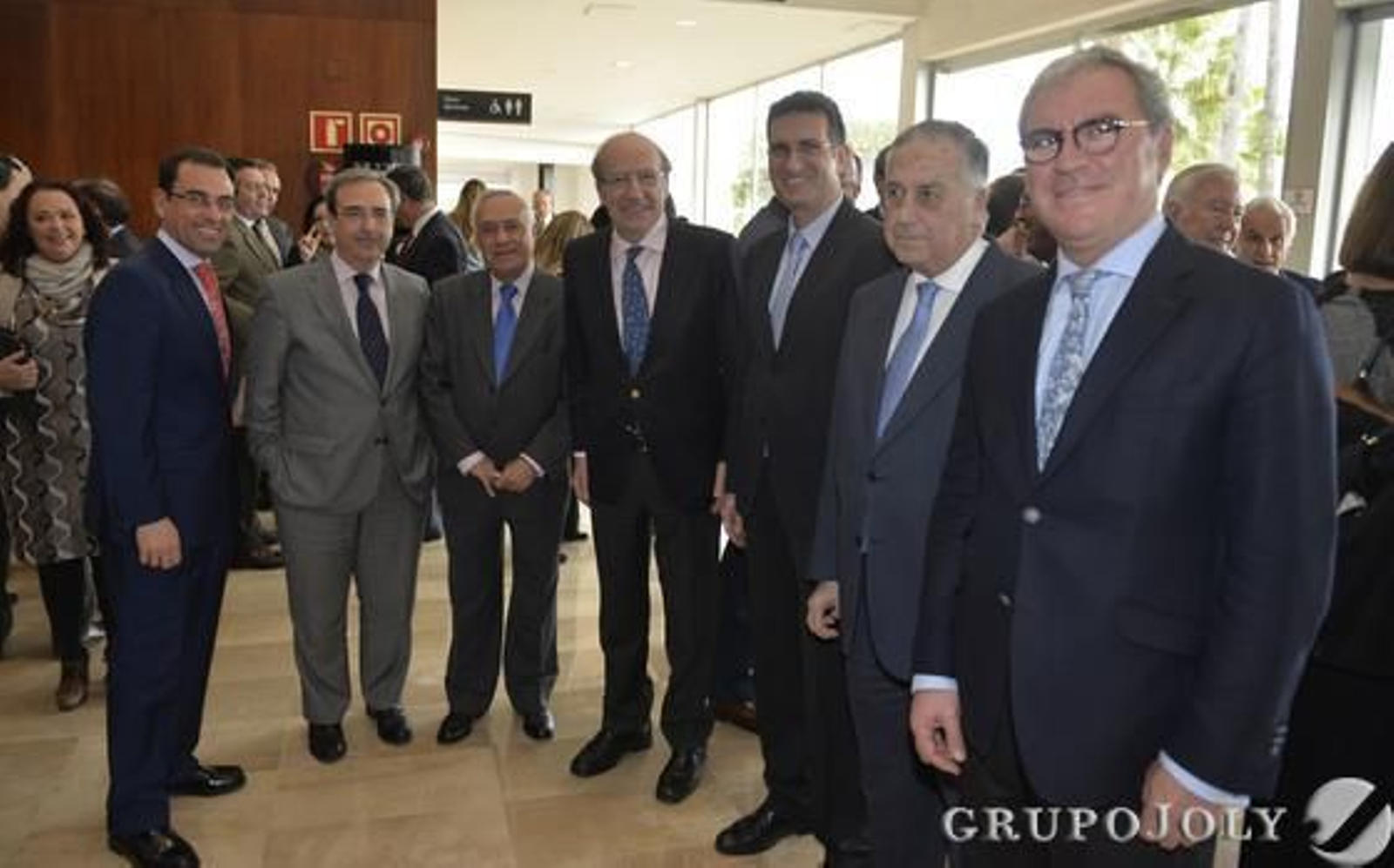 Ángel Sánchez, concejal de Huelva; Juan Carlos Fernández, director general del Grupo Joly; Matías Conde, senador; Pedro Rodríguez, alcalde de Huelva; Javier Chaparro, director de 'Huelva Información'; Enrique Pérez Viguera, subdelegado del Gobierno en Huelva, y Francisco Moro, senador. / Juan Carlos Vázquez