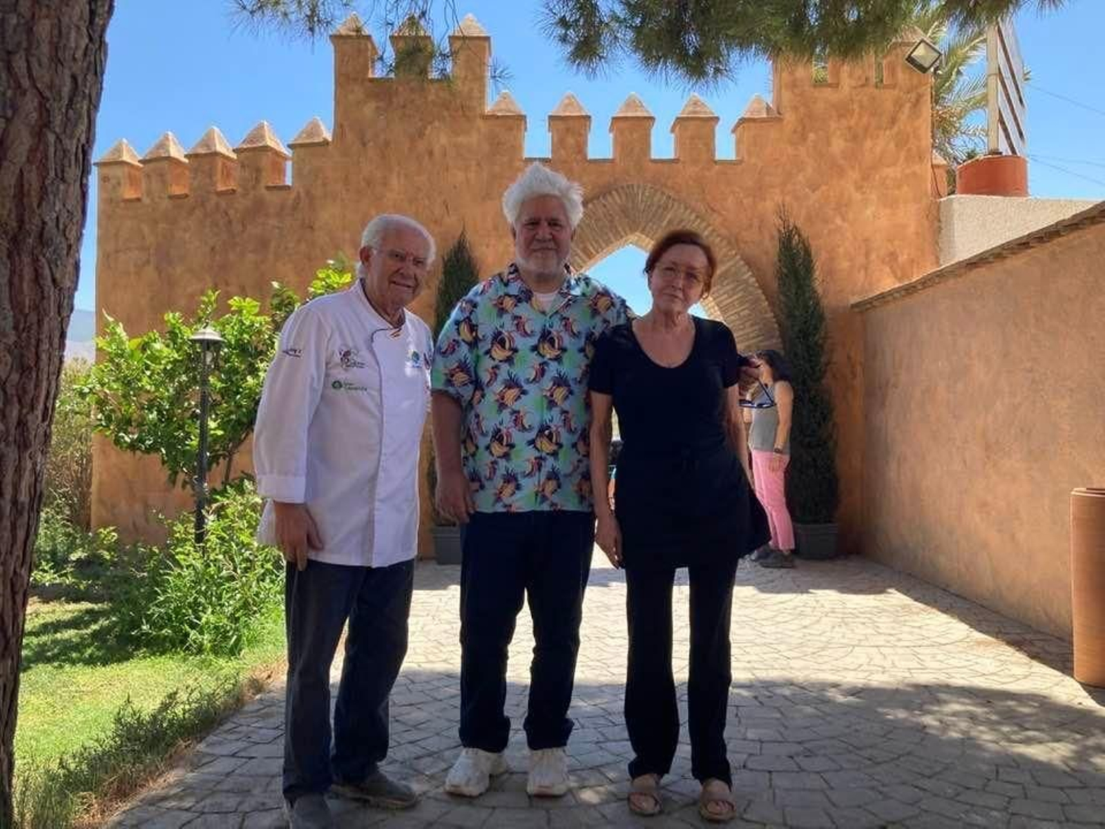 Pedro Almodóvar en el restaurante Las Heras de Tabernas.