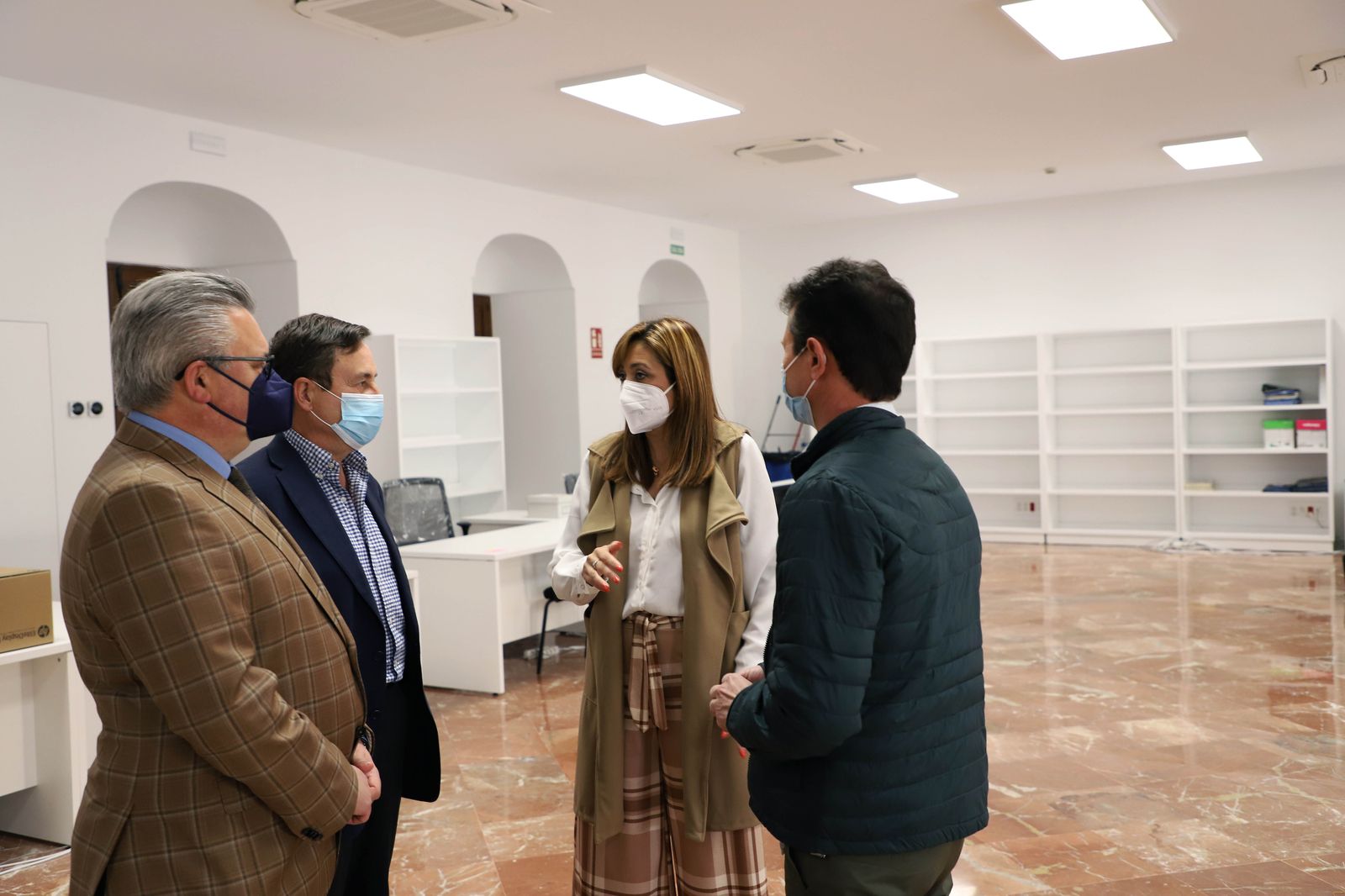 Esteban Morales y Felisa Cañete visitan las obras realizadas.