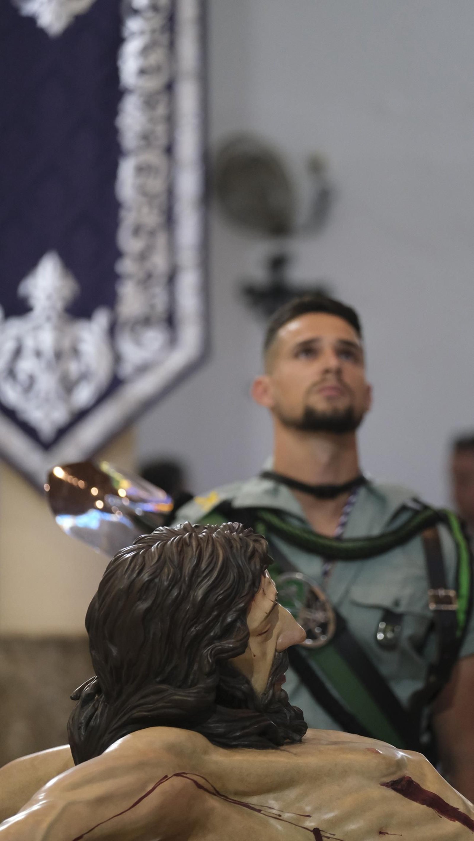 La Legión custodia el Cristo de la Buena Muerte en la Semana Santa de El Parador 2025