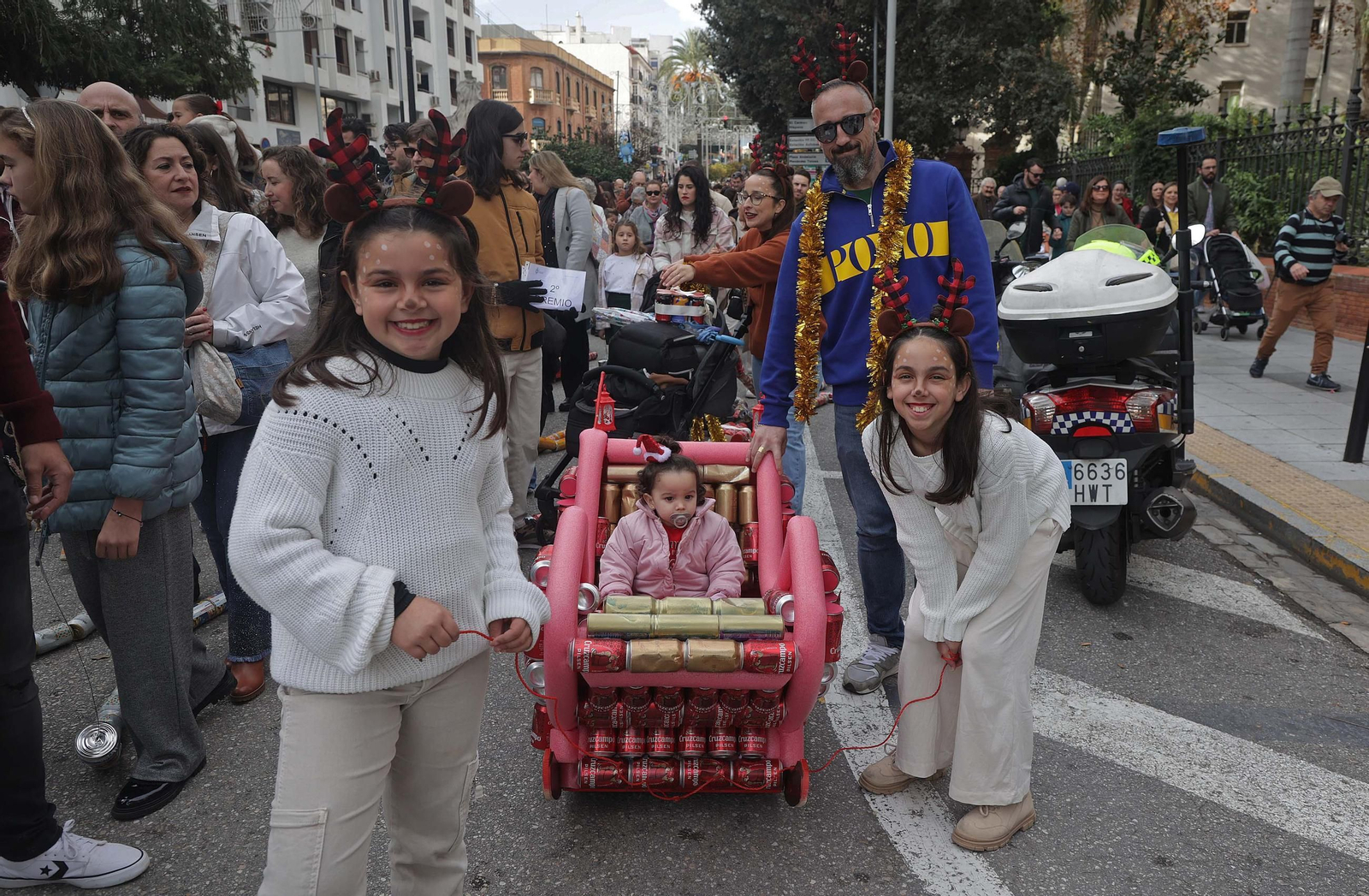 Búscate en las fotos del Arrastre de Latas 2025 en Algeciras