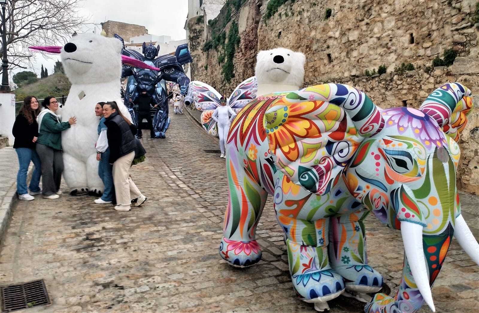 Las imágenes del Gran pasacalles del Humor de Alcalá de los Gazules