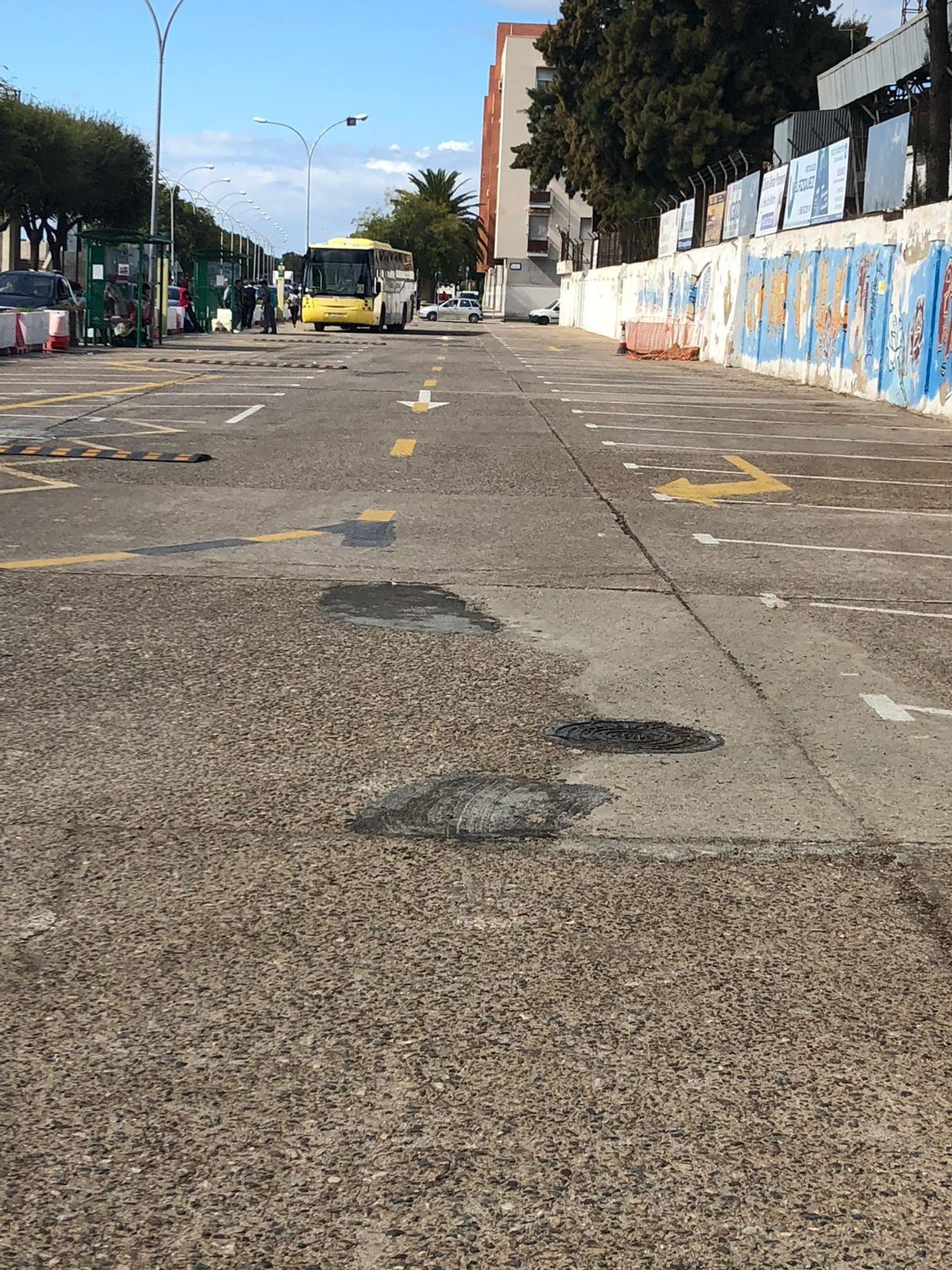 Terminal de la parada de autobuses junto al campo de futbol de la calle Paciano del Barco.