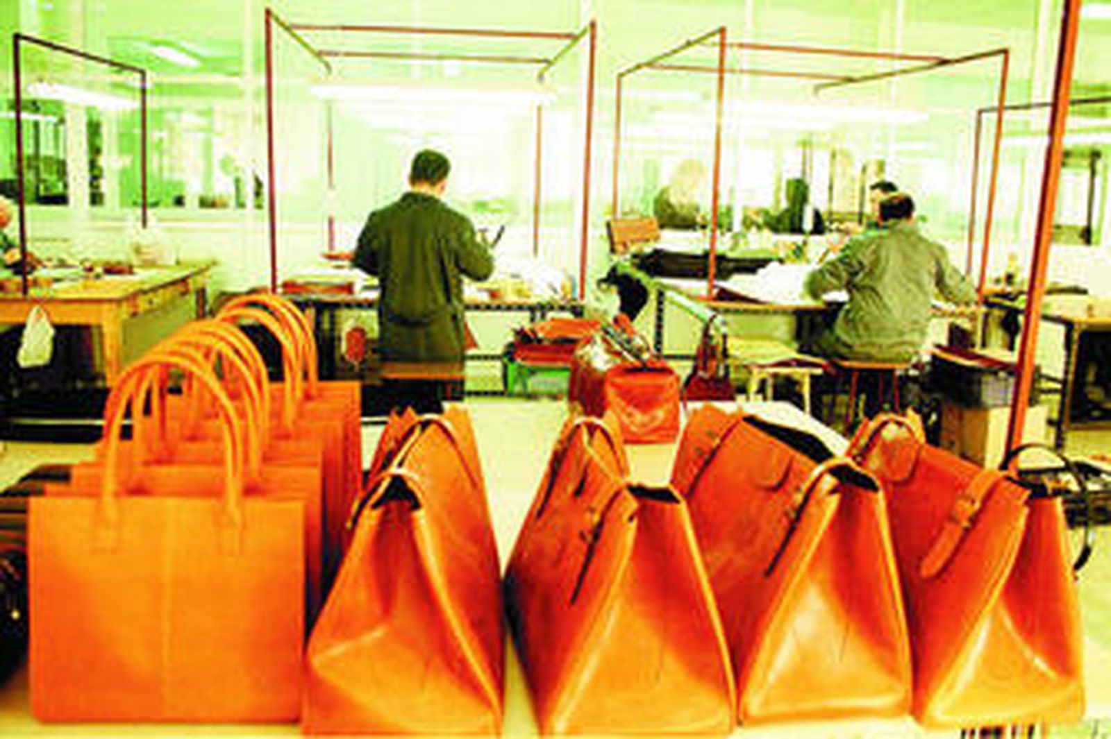 imagen tomada recientemente en una empresa marroquinera de Ubrique.