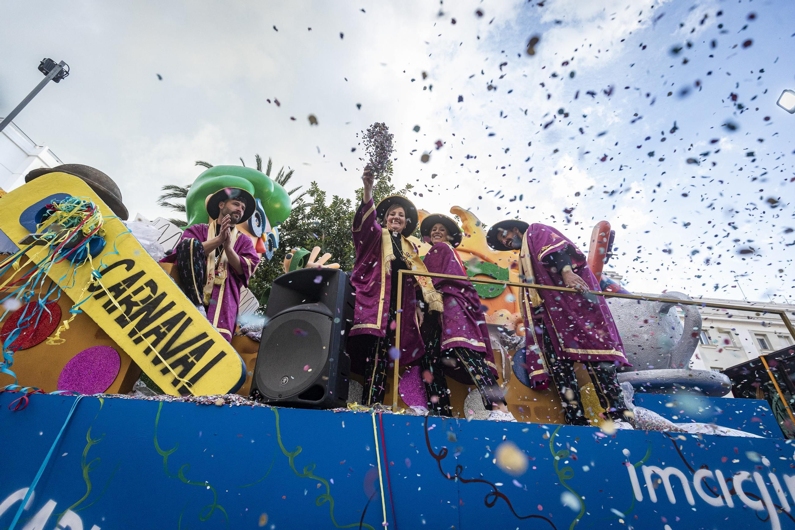 Búscate entre las mejores imágenes de la Cabalgata Magna