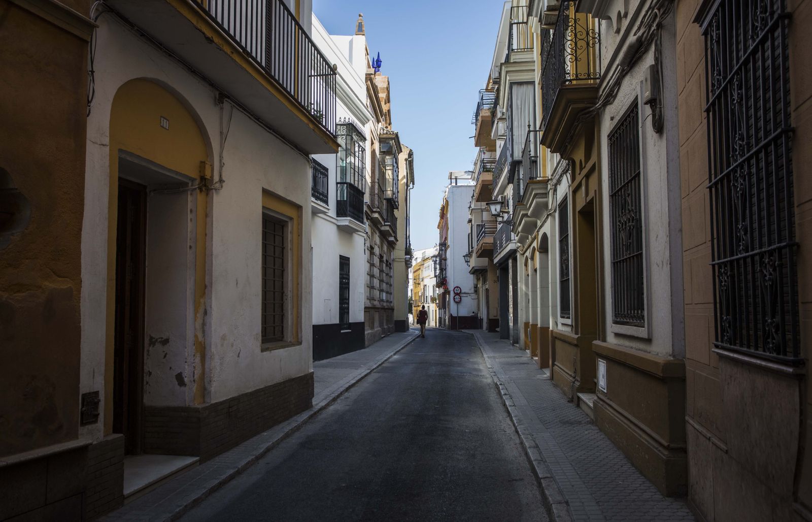 La calle Santiago, ayer por la tarde, que pasa junto a la iglesia del mismo nombre de la que sale el Beso de Judas.
