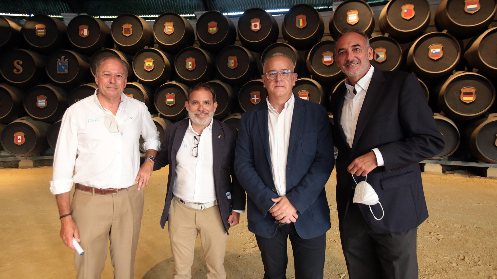 Rafael Ponce, Agustín Paloma, Javier del Hierro y José Félix Nieto, de la Asociación 'Cádiz con Elcano'. González Byass recibe las botas que han navegado en el Juan Sebastián Elcano