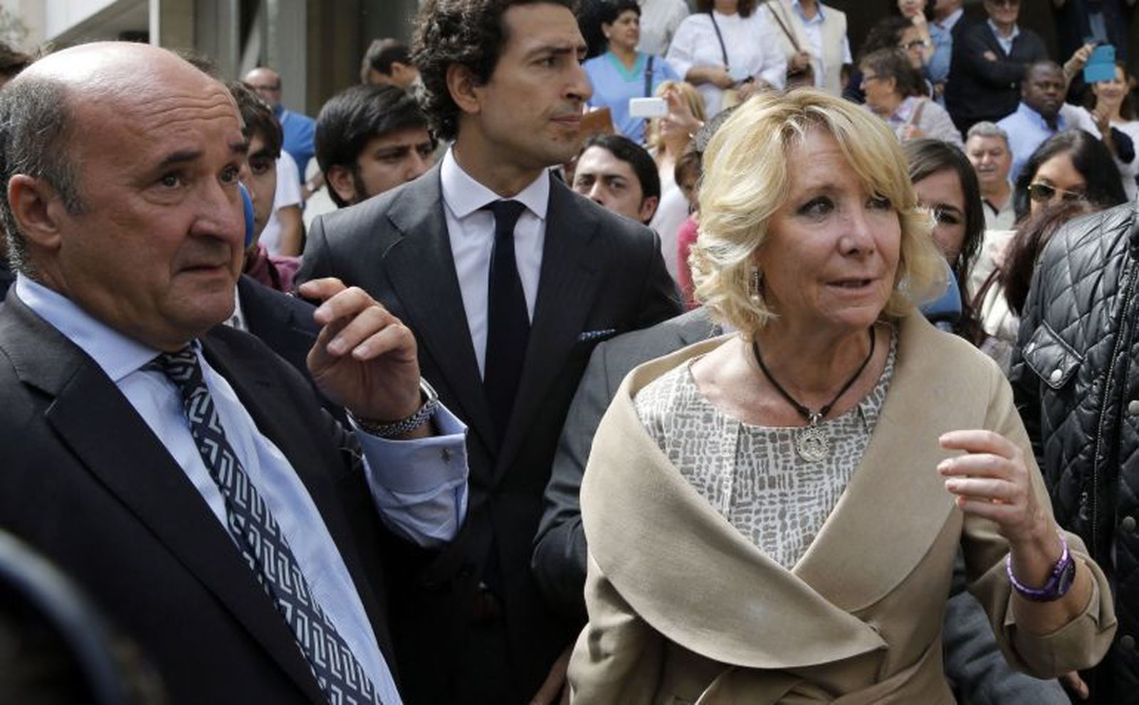 Beltrán Gutiérrez, junto a Esperanza Aguirre.