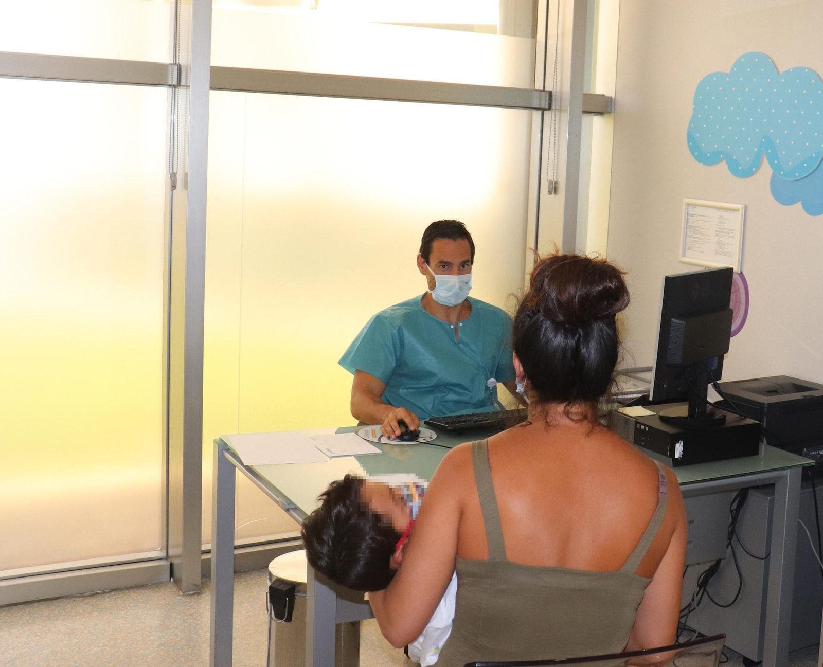 Picaduras, otitis o quemaduras de sol, consultas frecuentes de los padres en verano, según Vithas