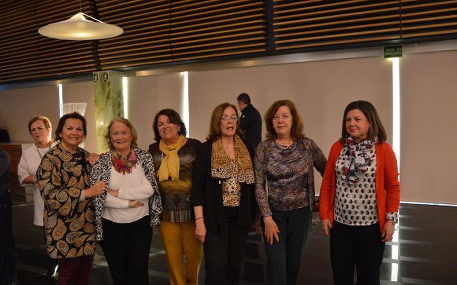 Amparo Bellón, Aurora Montero, María de los Ángeles Olmo, Isabel Guerrero, Pachi Freire y Rosario Domínguez, durante el desfile de alta costura.

Foto: Ignacio Casas de Ciria