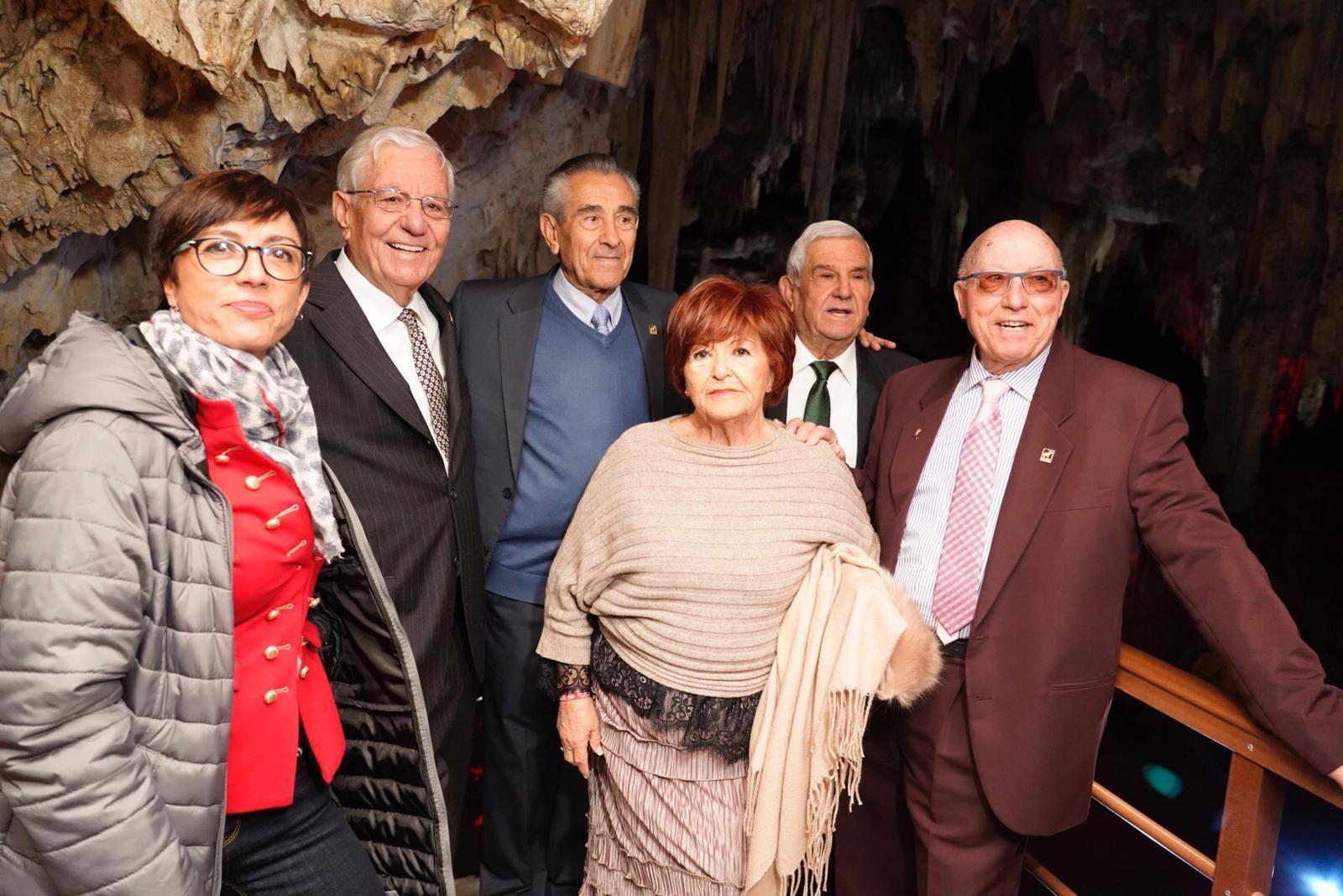 Los descubridores de la Cueva, la viuda de uno de ellos y la subdelegada del Gobierno, hoy