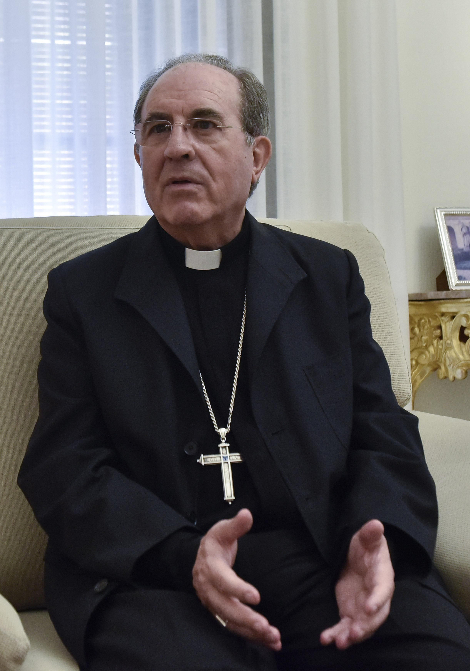 Monseñor Asenjo durante la entrevista.