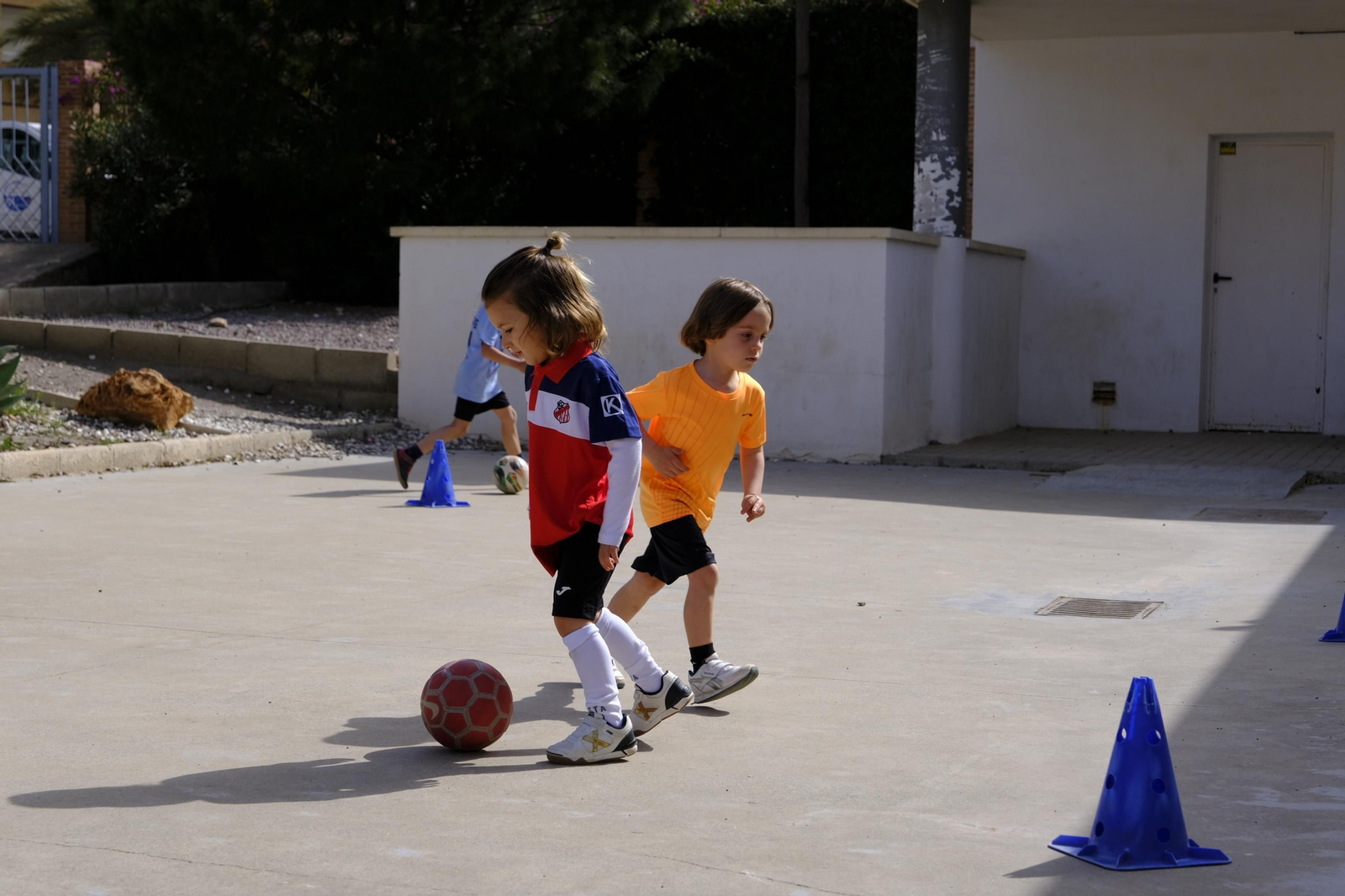 Fotogalería de los campus de Sporting Almería y Fútbol Indoor La Academia.