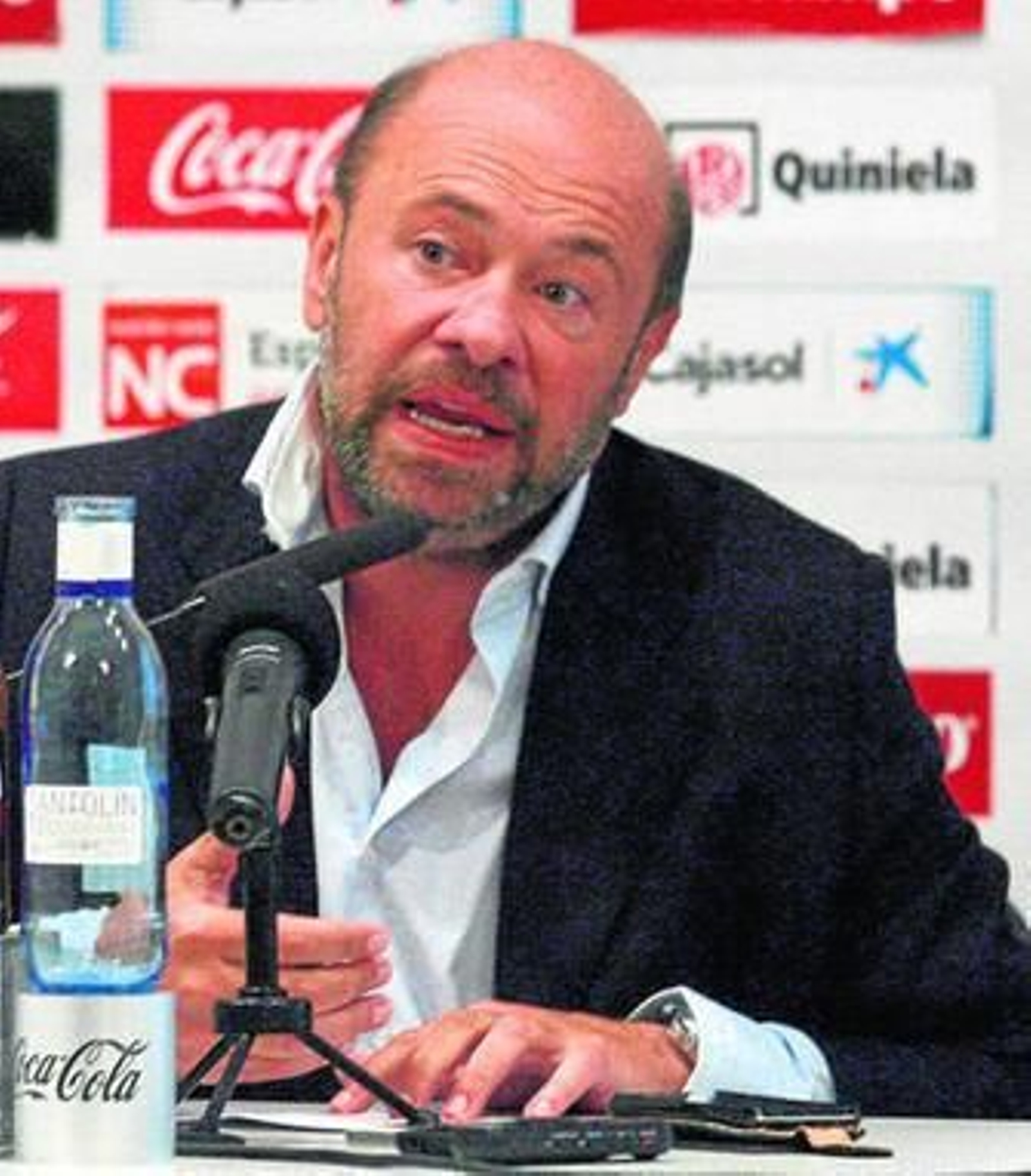 El presidente del Recre, Pablo Comas, en una rueda de prensa sobre las negociaciones con Hacienda.