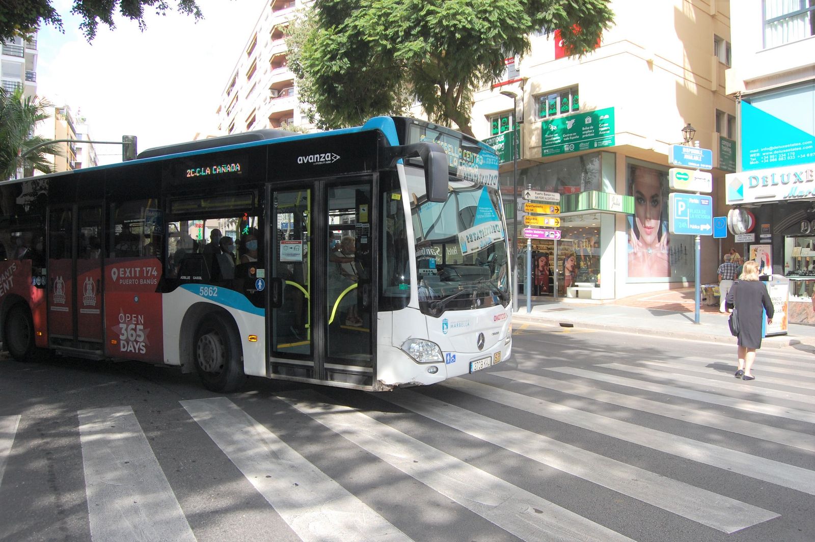 Un autobús del servicio de transporte público urbano de Marbella.